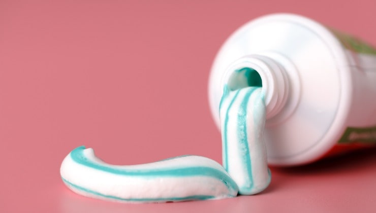 Dentifricio per pulire le fughe Dentifrice pour nettoyer les articulations