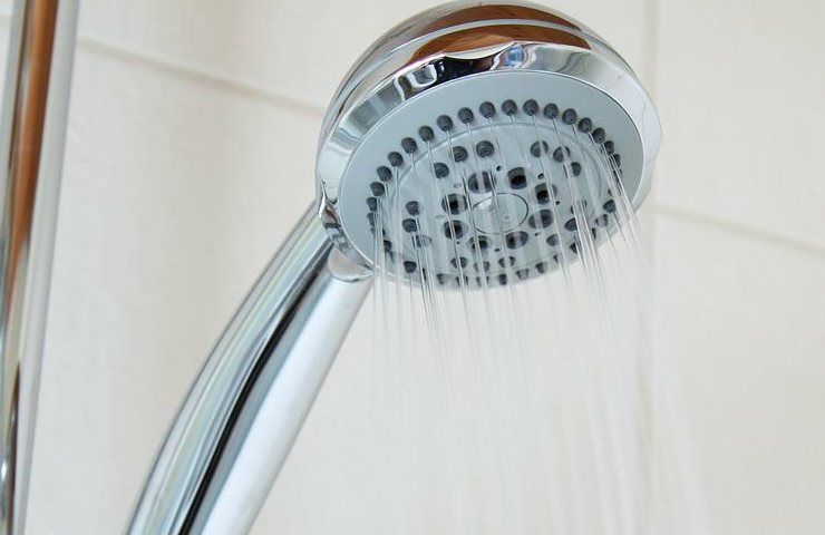 Cabine de douche en calcaire