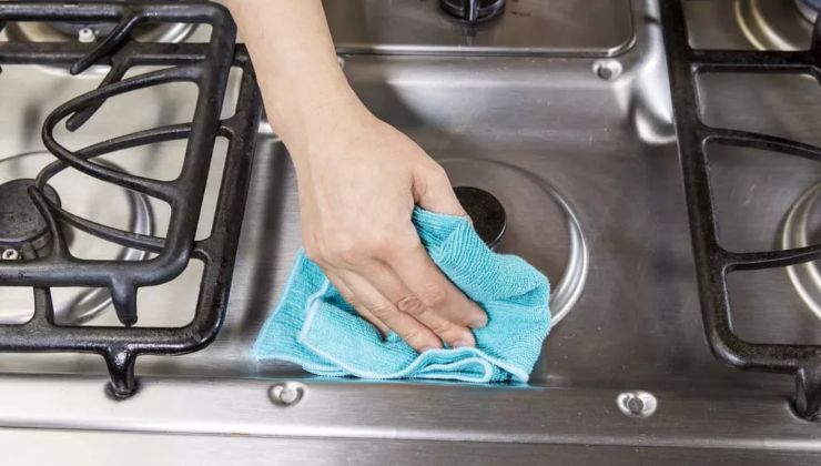 Pulizia delle superfici in acciaio Nettoyage des surfaces en acier