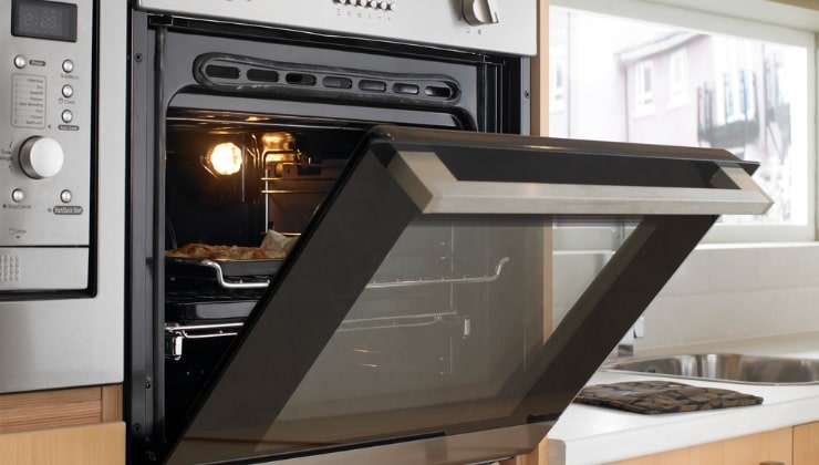 Pulizia teglie e griglie da forno Nettoyage des plaques de cuisson et des grilles de cuisson