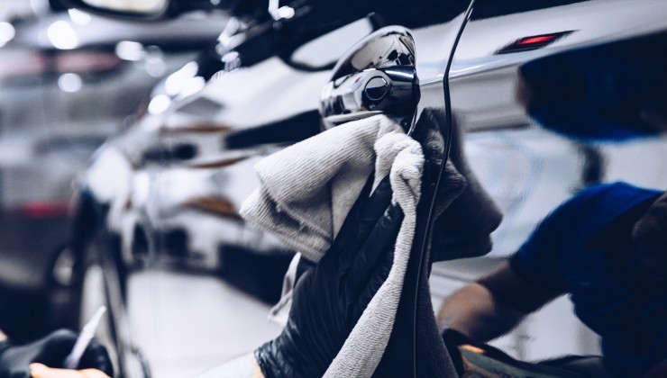 Eliminare i graffi dall'auto Enlever les rayures de la voiture