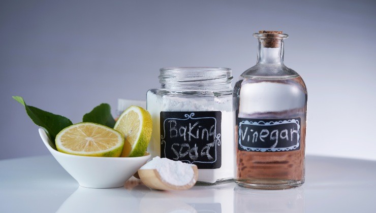 Bicarbonato di sodio e aceto Bicarbonate de soude et vinaigre